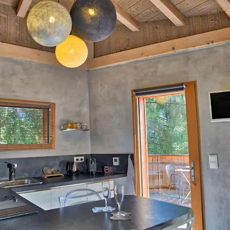 Bed & Breakfast Dans Les Arbres