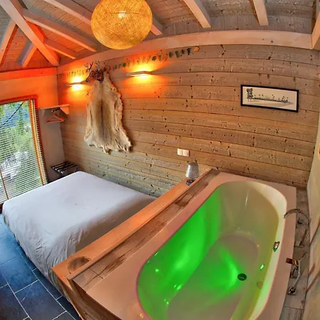 Bed & Breakfast Dans Les Arbres